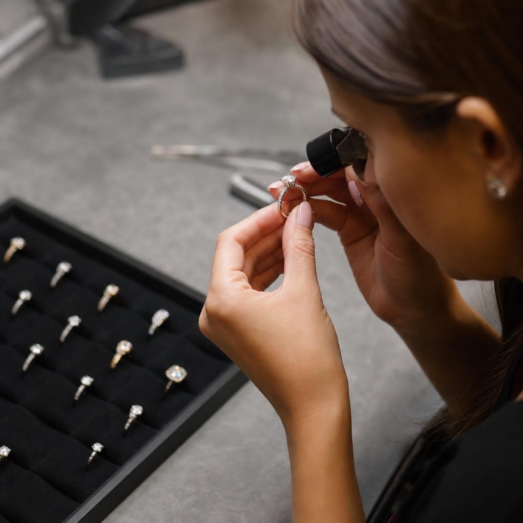 What are the visual differences between lab grown and natural diamond engagement rings? — Steven Charles Quance, Birmingham Jewellery Quarter